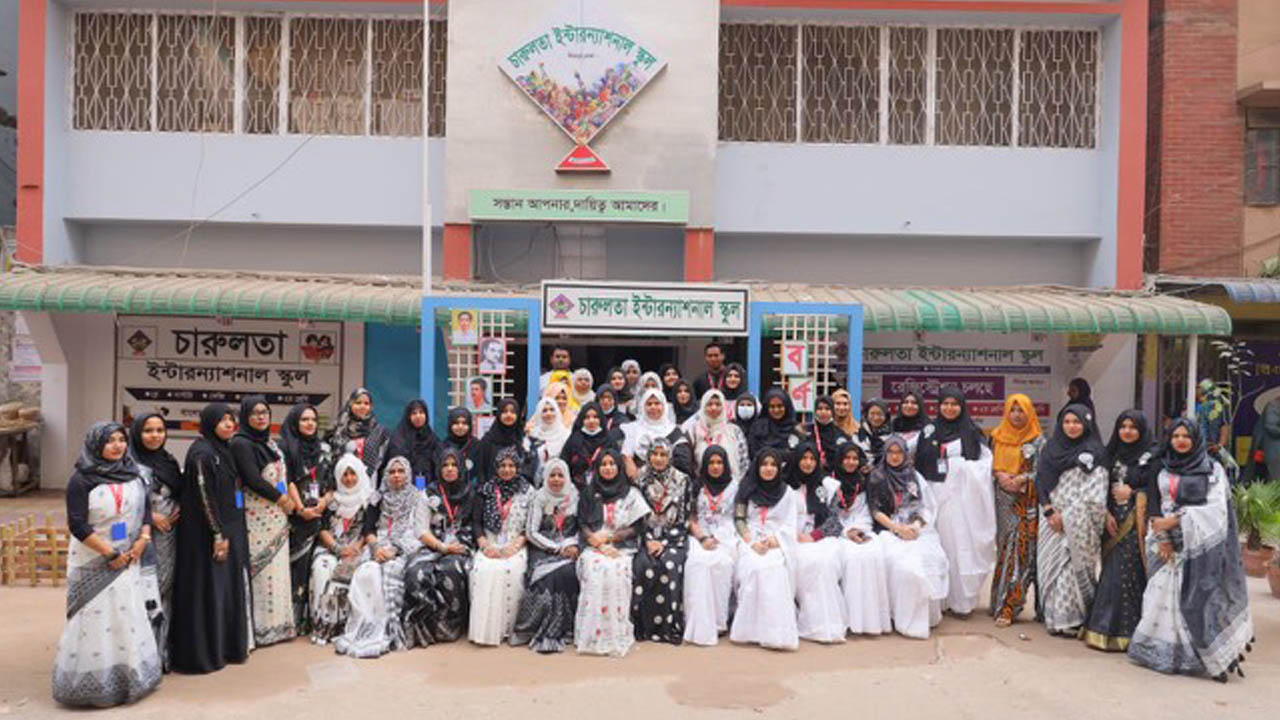 শহীদ দিবসে চারুলতার বর্ণ মেলা