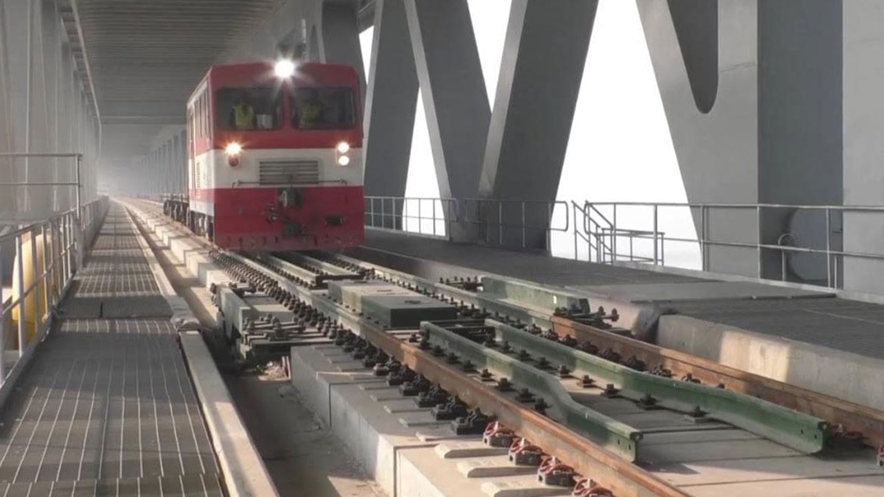 পদ্মা সেতু দিয়ে পরীক্ষামূলক ট্রেন চলবে আজ