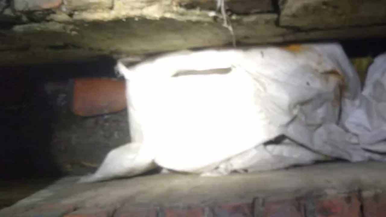 সরকারি গুদামের ড্রেনে মিলল হরিণের মাংস ও বন্দুক