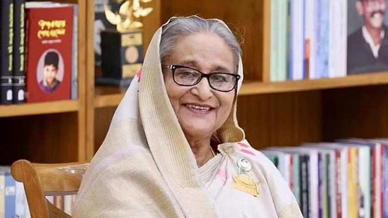 ক্ষতিগ্রস্ত ব্যবসায়ীদের ৯ কোটি টাকা উপহার দিলেন প্রধানমন্ত্রী