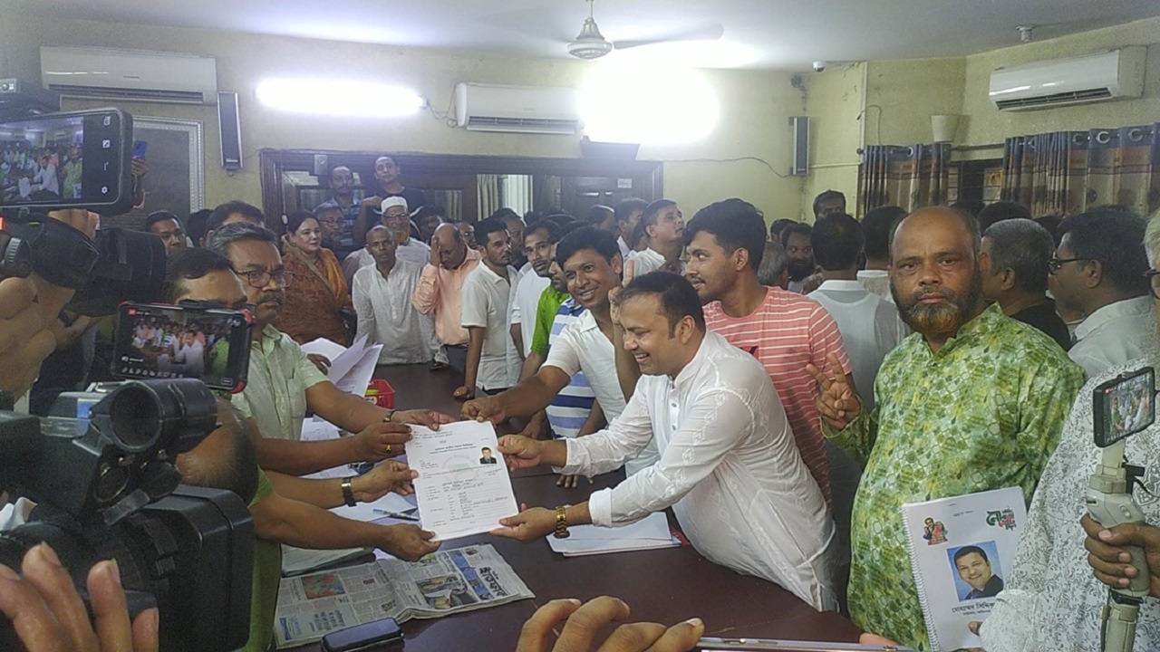 ফারুকের আসনে মনোনয়ন জমা দিলেন অভিনেতা সিদ্দিক