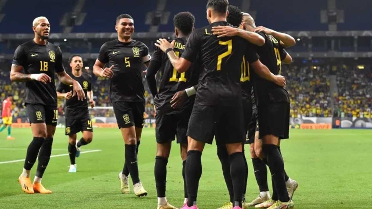 কালো জার্সিতে ব্রাজিল