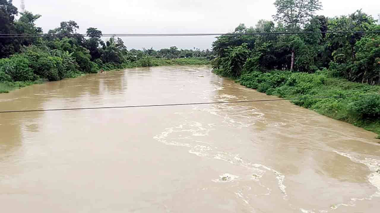উজানের ঢলে টইটুম্বুর মনু-ধলাই