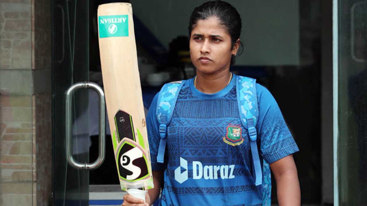 ব্যাট হাতে ফারজানা হক পিংকি