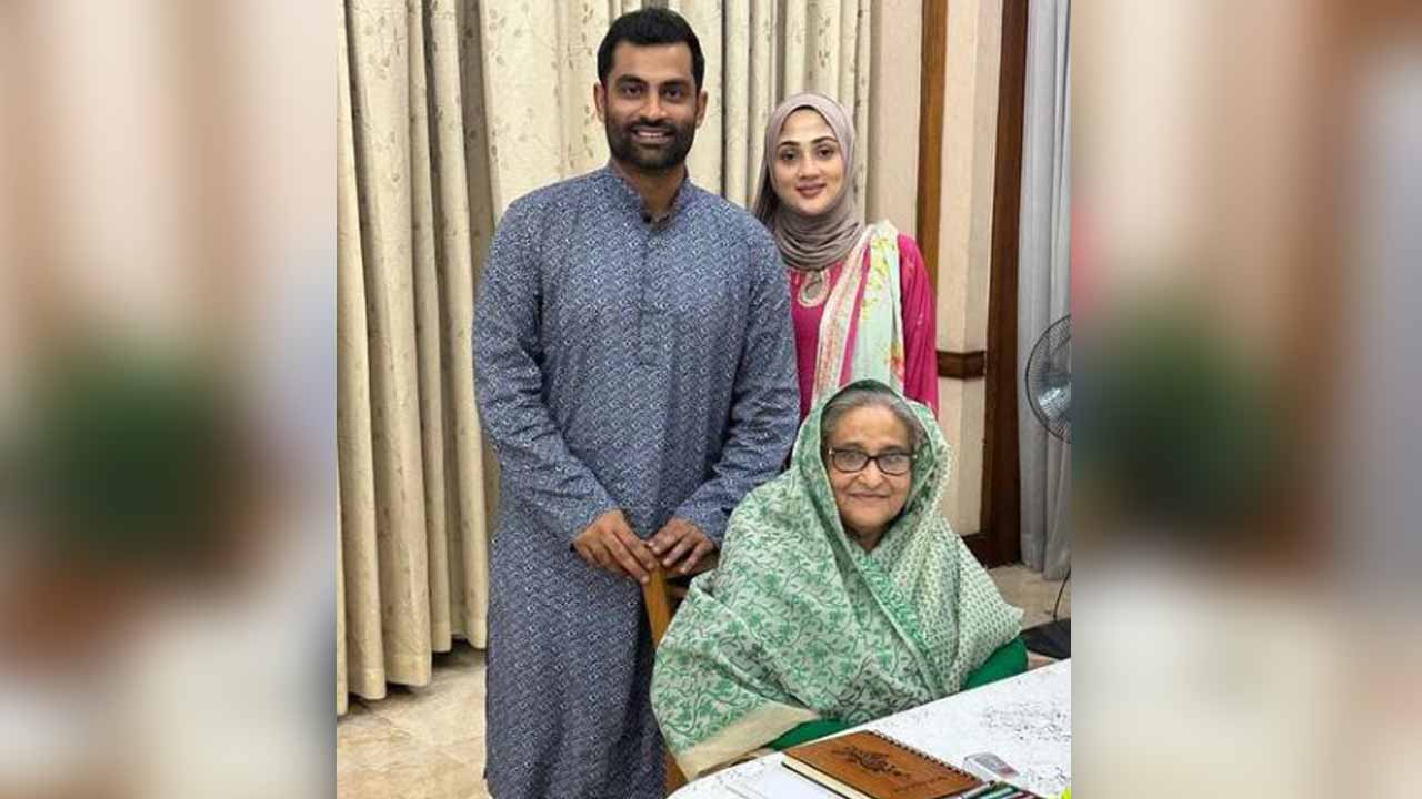 প্রধানমন্ত্রীর সঙ্গে তামিম ও তার স্ত্রী