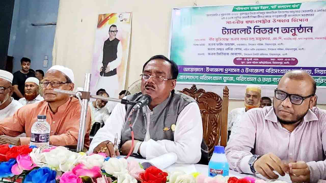 ‘সরকারি গুদামে চাল রাখার মতো জায়গা নেই’