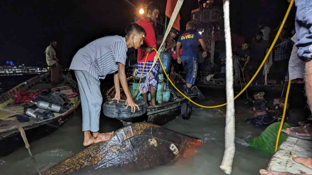 বুড়িগঙ্গায় ওয়াটার বাসডুবি : ৩ জনের মরদেহ উদ্ধার