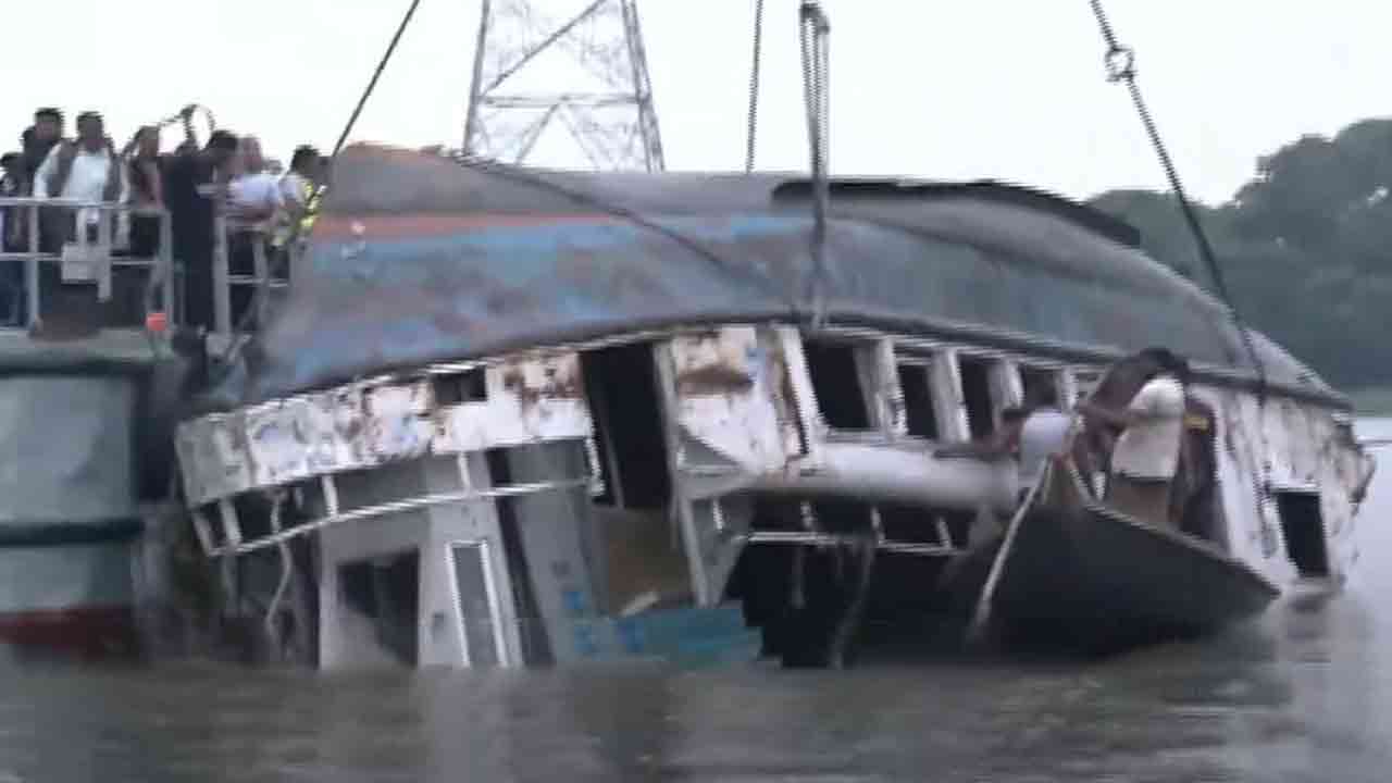 ১২ ঘণ্টা পর যাত্রীবাহী ওয়াটার বাস উদ্ধার