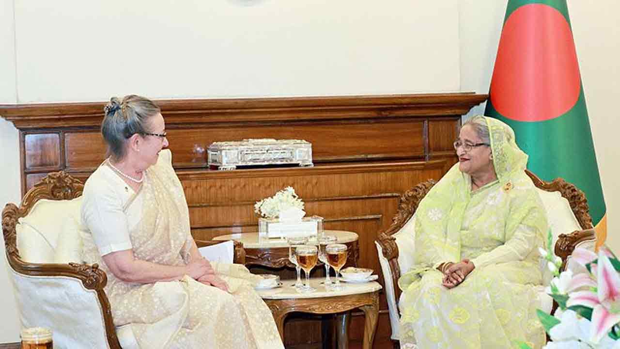 প্রধানমন্ত্রীর সঙ্গে ডেনমার্কের রাষ্ট্রদূতের সাক্ষাৎ
