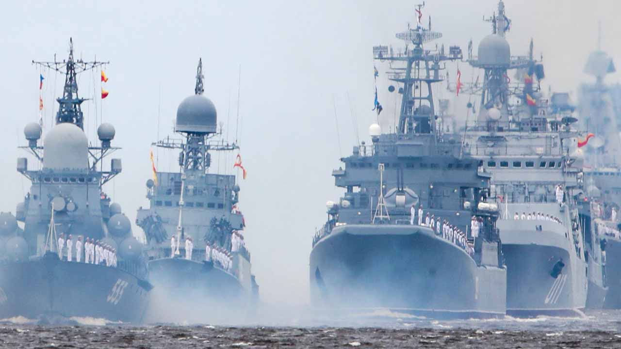 রাশিয়া ইউক্রেনে হামলা করার পরই এই নৌবহর কৃষ্ণসাগরের নিয়ন্ত্রণ নেয়।