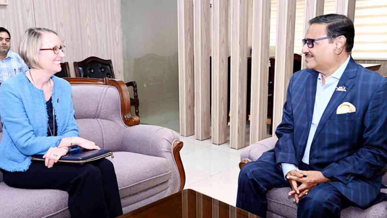 আওয়ামী লীগের সাধারণ সম্পাদক ওবায়দুল কাদেরের সঙ্গে সাক্ষাৎ করেন ব্রিটিশ হাইকমিশনার সারাহ ক্যাথেরিন কুক