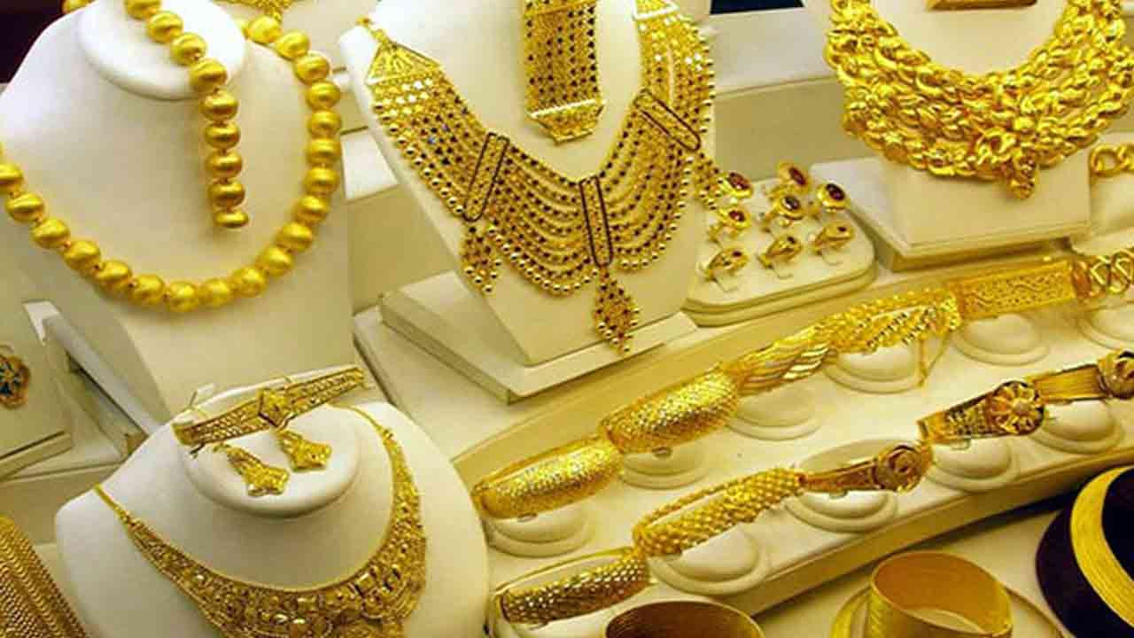 লাখ টাকা ছাড়াল স্বর্ণের দাম