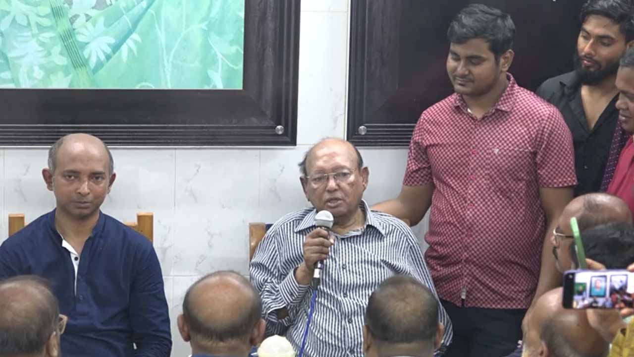 বক্তব্য রাখছেন তোফায়েল আহমেদ