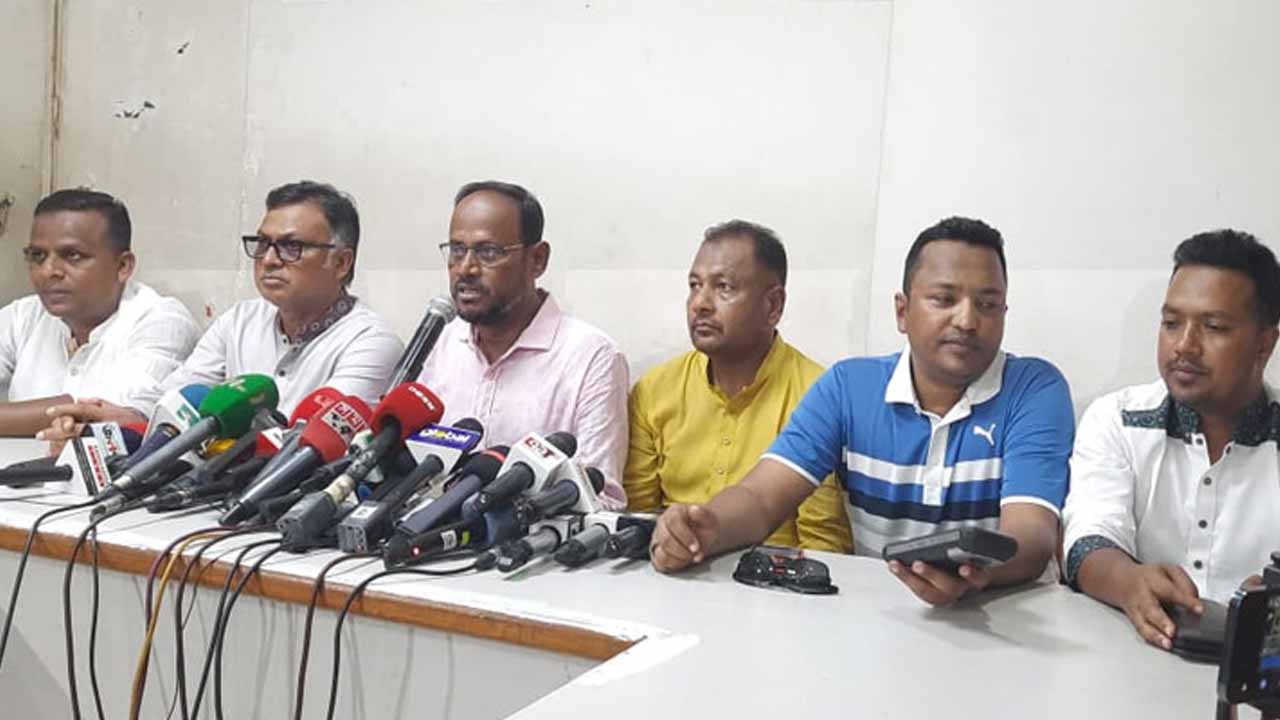 বক্তব্য রাখছেন যুবদল সভাপতি  সালাউদ্দীন টুকু