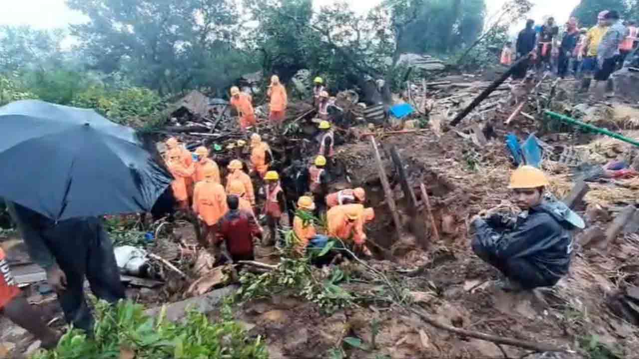 উদ্ধার তৎপরতা চালাচ্ছে এনডিআরএফ