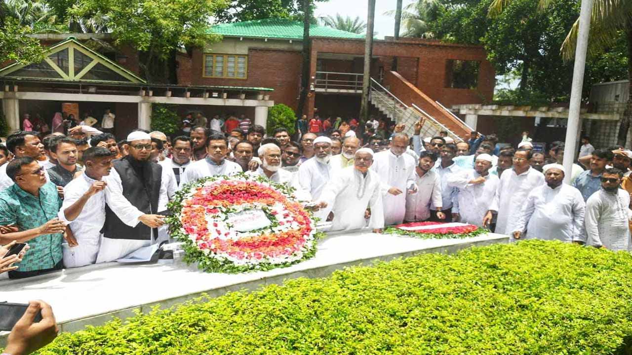 বঙ্গবন্ধুর সমাধিতে শ্রদ্ধা।