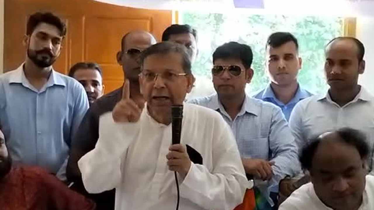 বক্তব্য রাখছেন  আইনমন্ত্রী অ্যাডভোকেট আনিসুল হক