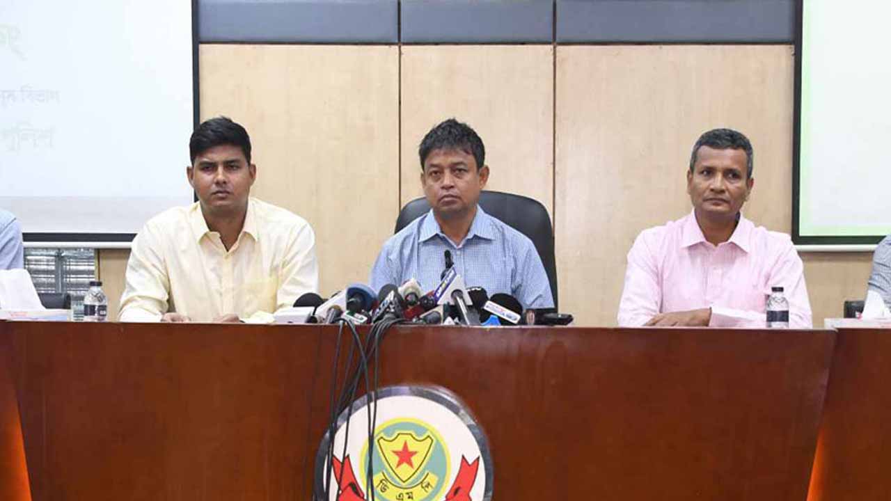 বক্তব্য রাখছেন ডিএমপির অতিরিক্ত কমিশনার