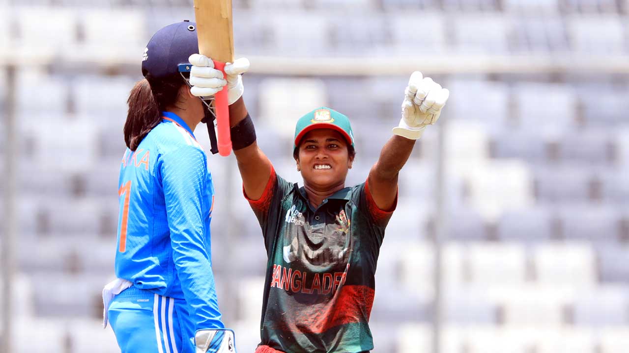 শতক হাঁকিয়ে উদযাপনে মাতেন ফারজানা