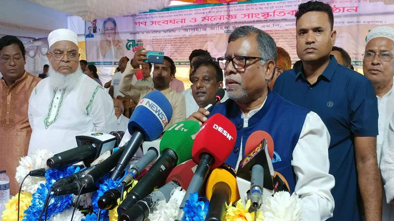 বক্তব্য রাখেছেন স্বাস্থ্যমন্ত্রী