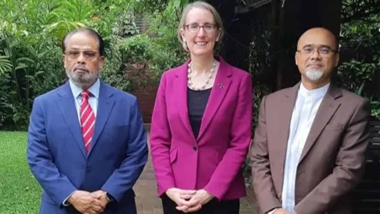 বৃটিশ হাইকমিশনারের সাথে জাতীয় পার্টির নেতৃবৃন্দ