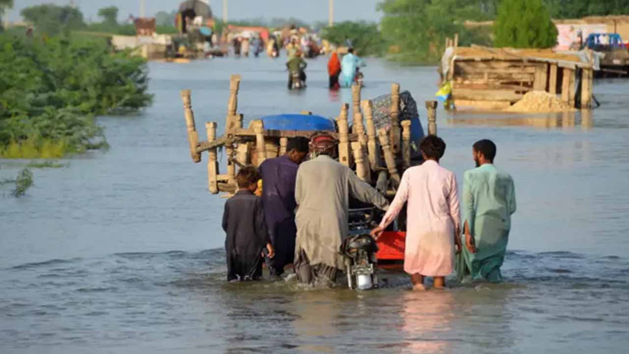 ভারী বর্ষণের জেরে সৃষ্ট বন্যা-ভূমিধসে পাকিস্তান-আফগানিস্তানে মৃত্যু ৪৪