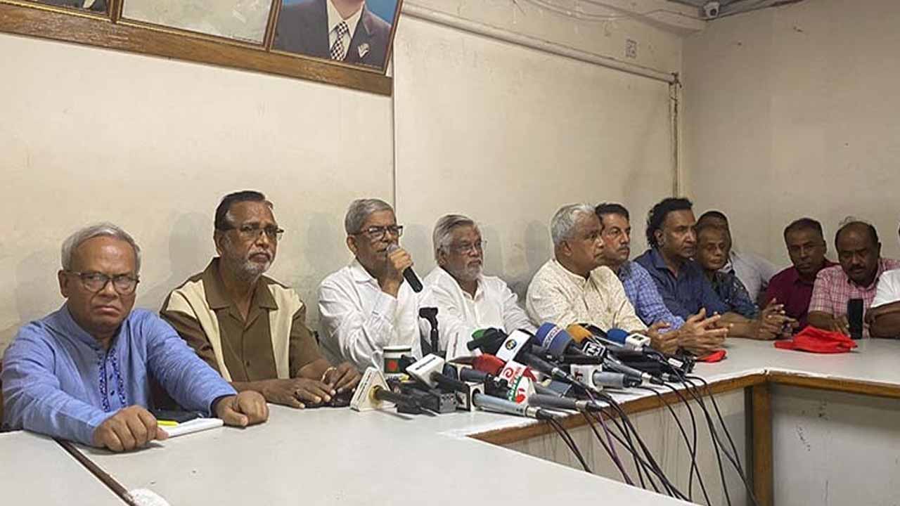 বক্তব্য রাখছেন বিএনপি মহাসচিব