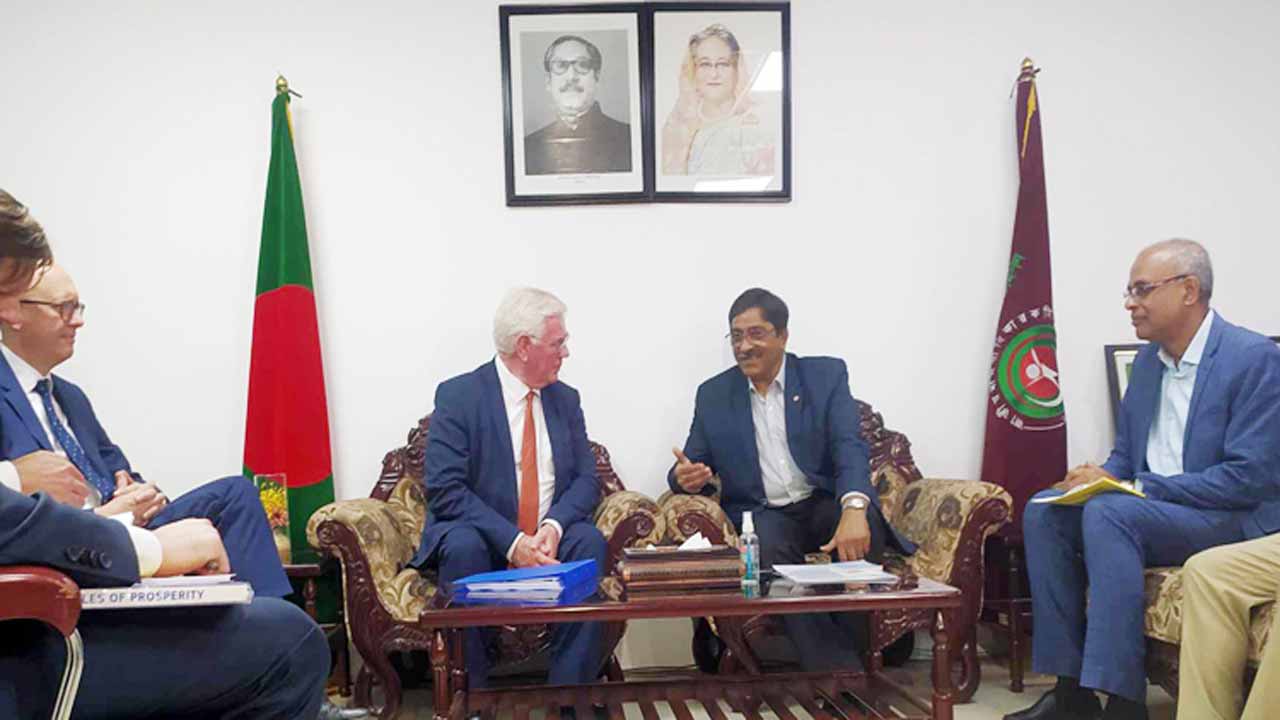 মানবাধিকার কমিশনের চেয়ারম্যান কামাল উদ্দিন আহমেদের সঙ্গে বৈঠকে ইইউ’র বিশেষ প্রতিনিধি ইমন গিলমোর