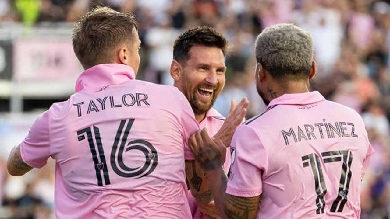 গোলের পরে মেসিদের উদযাপন।