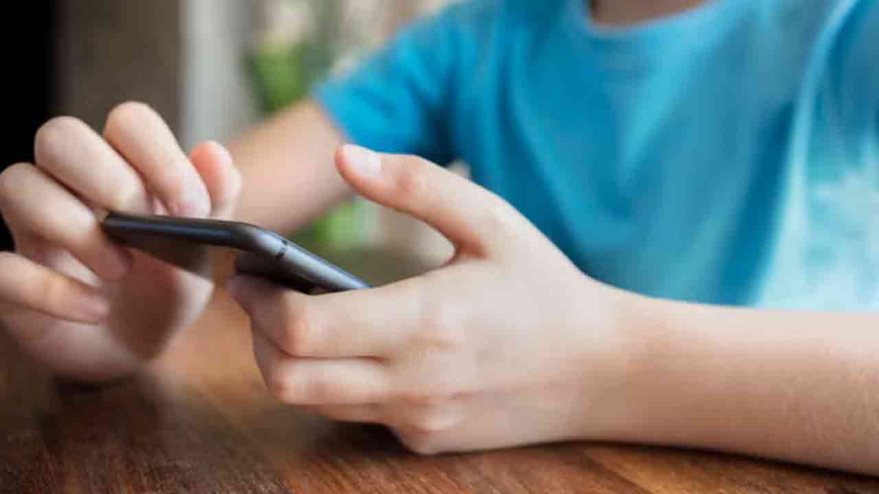 স্কুলে স্মার্টফোন নিষিদ্ধের আহ্বান জাতিসংঘের