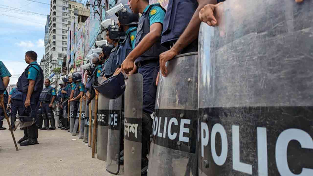 নয়াপল্টনে বাড়ছে পুলিশের উপস্থিতি