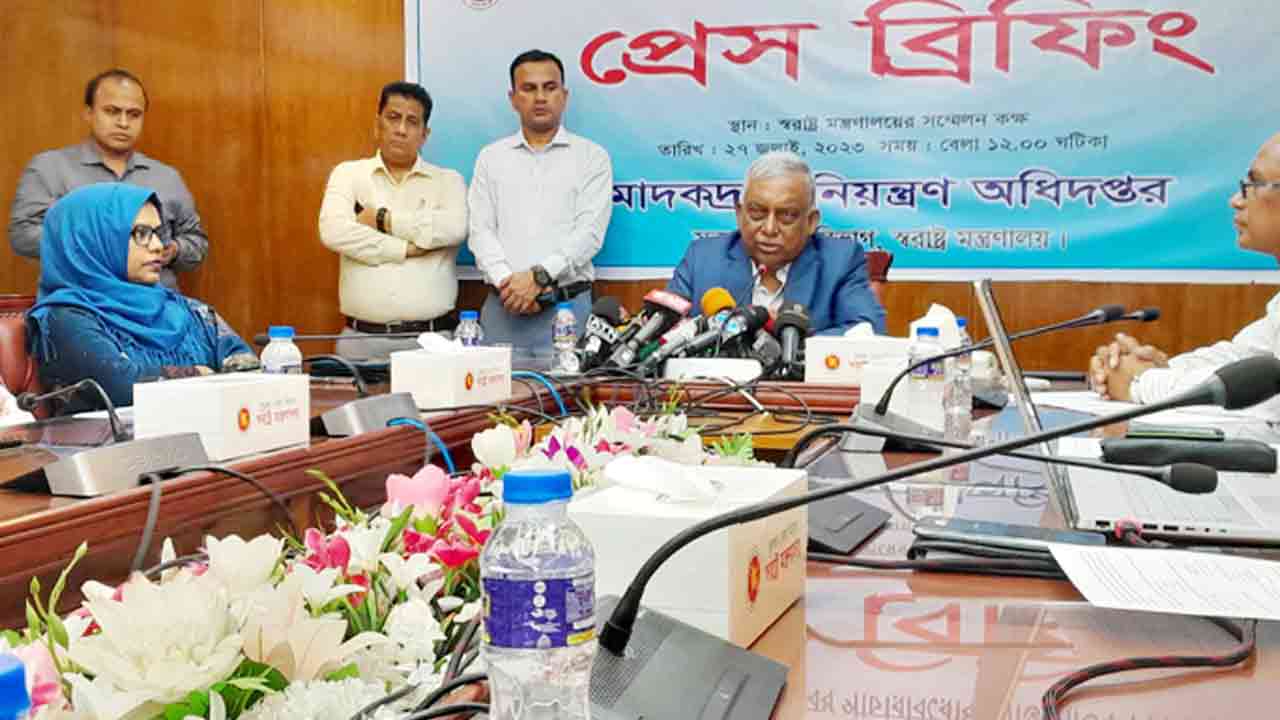 স্বরাষ্ট্রমন্ত্রী আসাদুজ্জামান খান কামাল