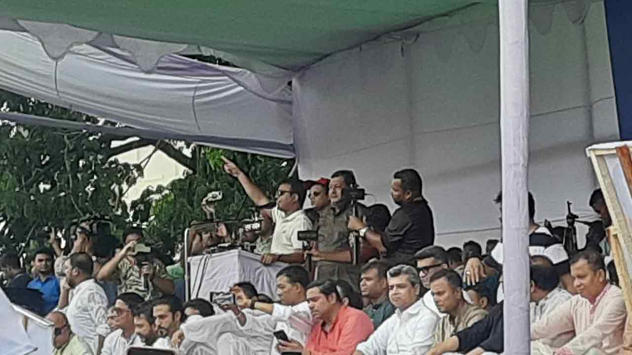 বক্তব্য রাখছেন ছাত্রলীগের সভাপতি সাদ্দাম হোসেন