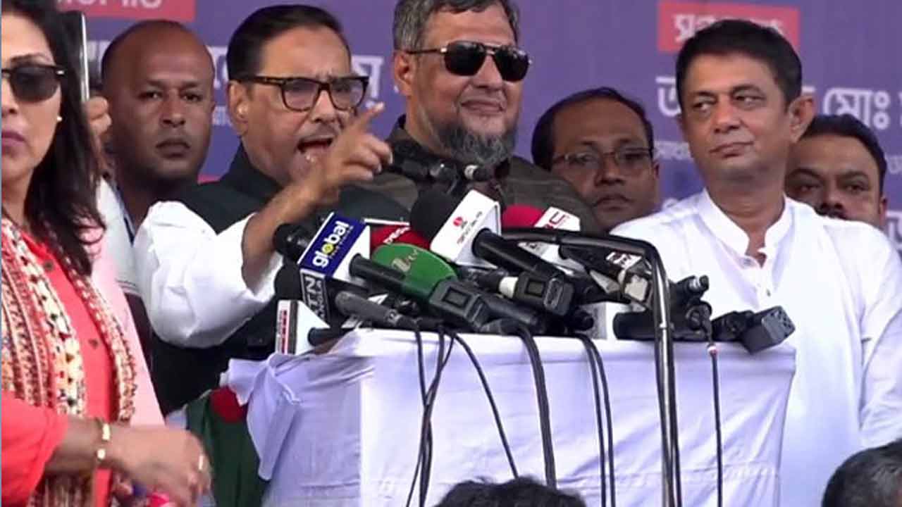 বক্তব্য দিচ্ছেন ওবায়দুল কাদের