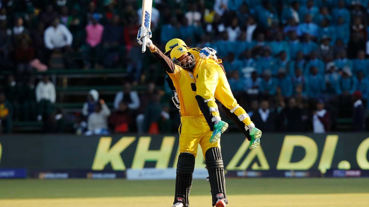 পাঠান ঝড়ে জিম-আফ্রো টি-টেনের ফাইনালে মুশফিকরা 