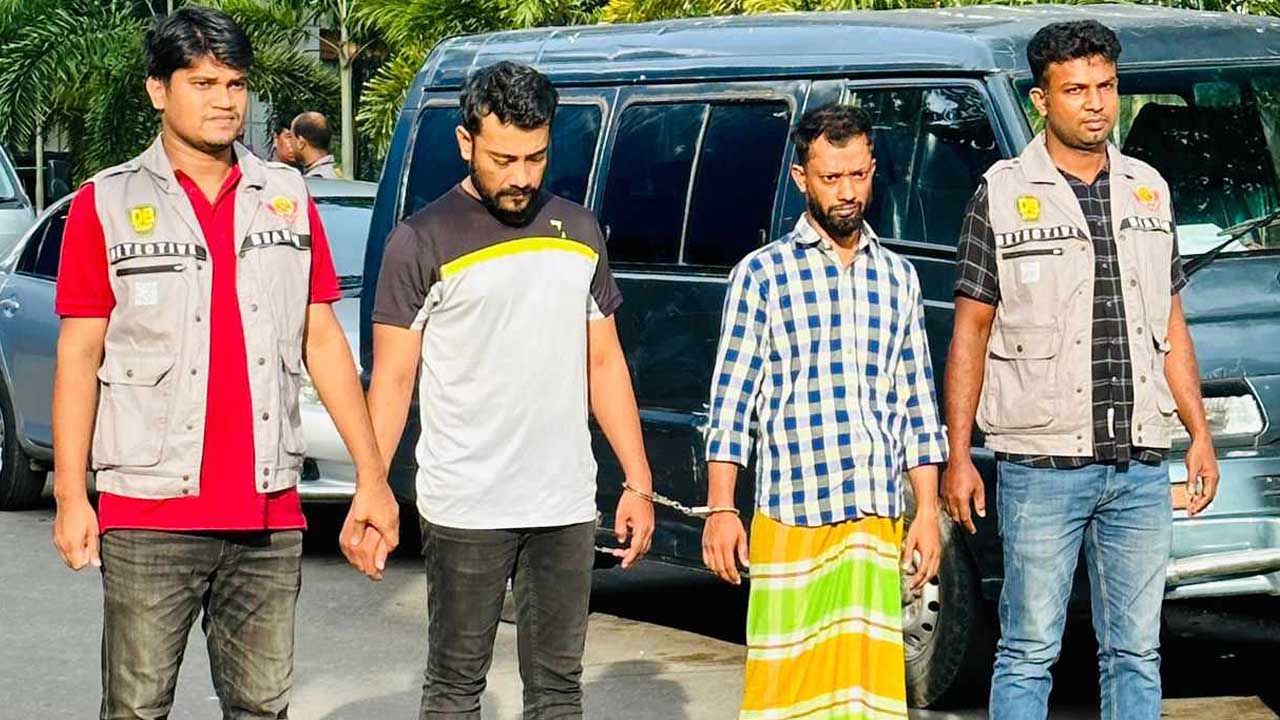 ‘সুড়ঙ্গ’ সিনেমার পাইরেসি নিয়ন্ত্রণে; গ্রেপ্তার ২