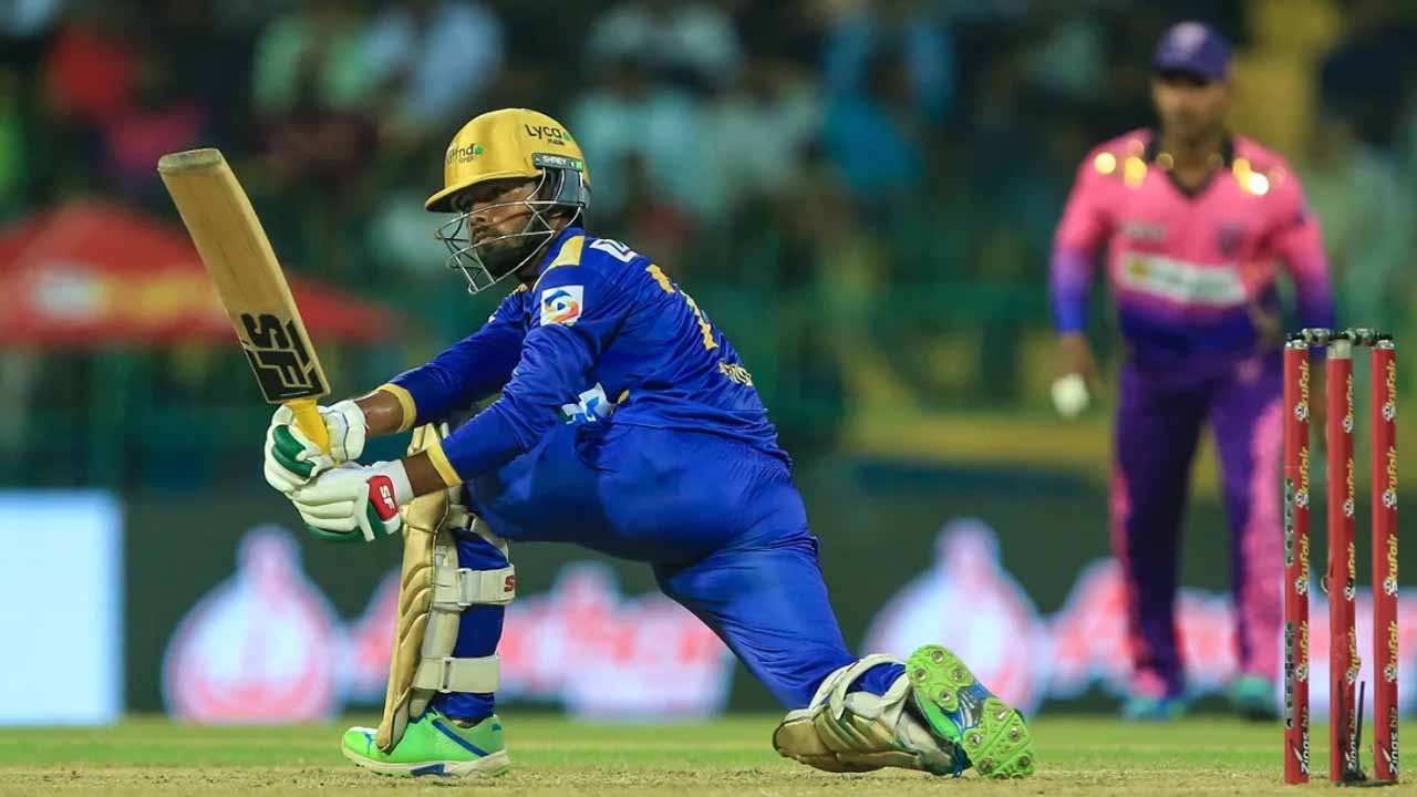 ৩৯ বলে ৫৪ রানের ইনিংস খেলেছেন হৃদয়