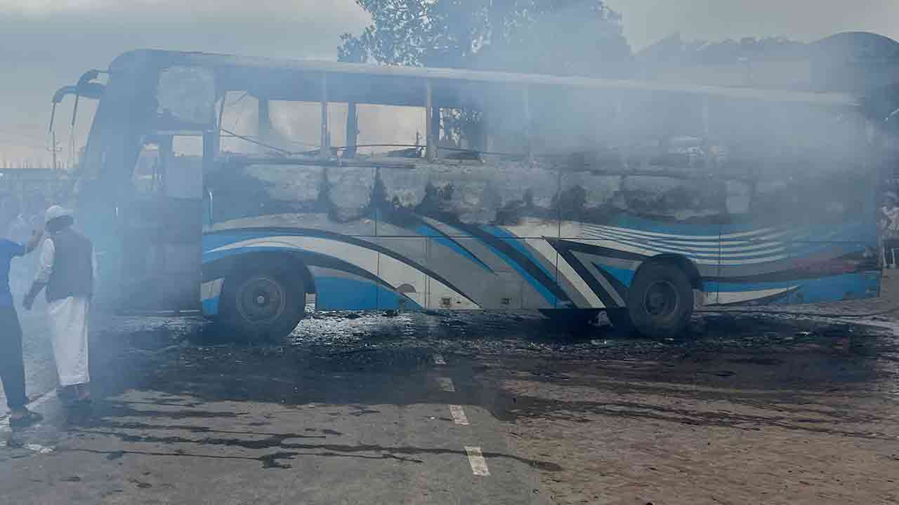 ক্ষতিগ্রস্ত ৩১ গাড়ির ক্ষতিপূরণ চাইল মালিক সমিতি