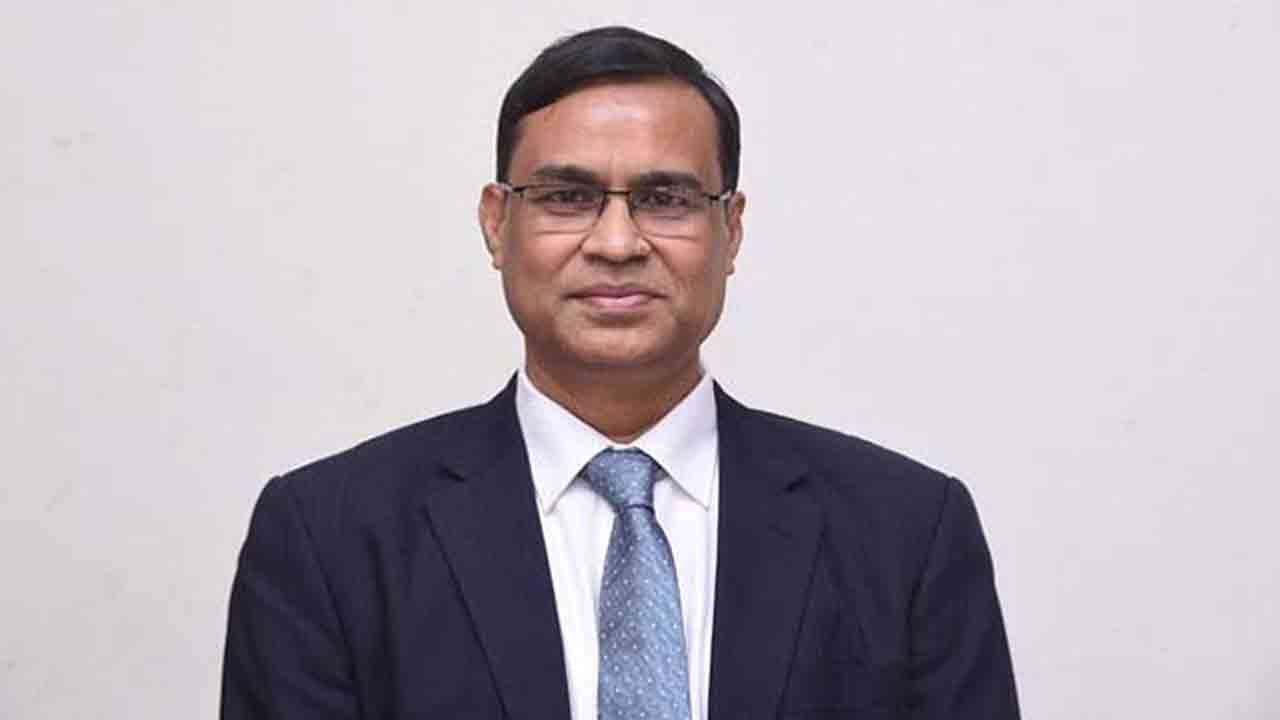 বিনা প্রতিদ্বন্দ্বিতায় জয়ী হলেন সাজ্জাদুল হাসান