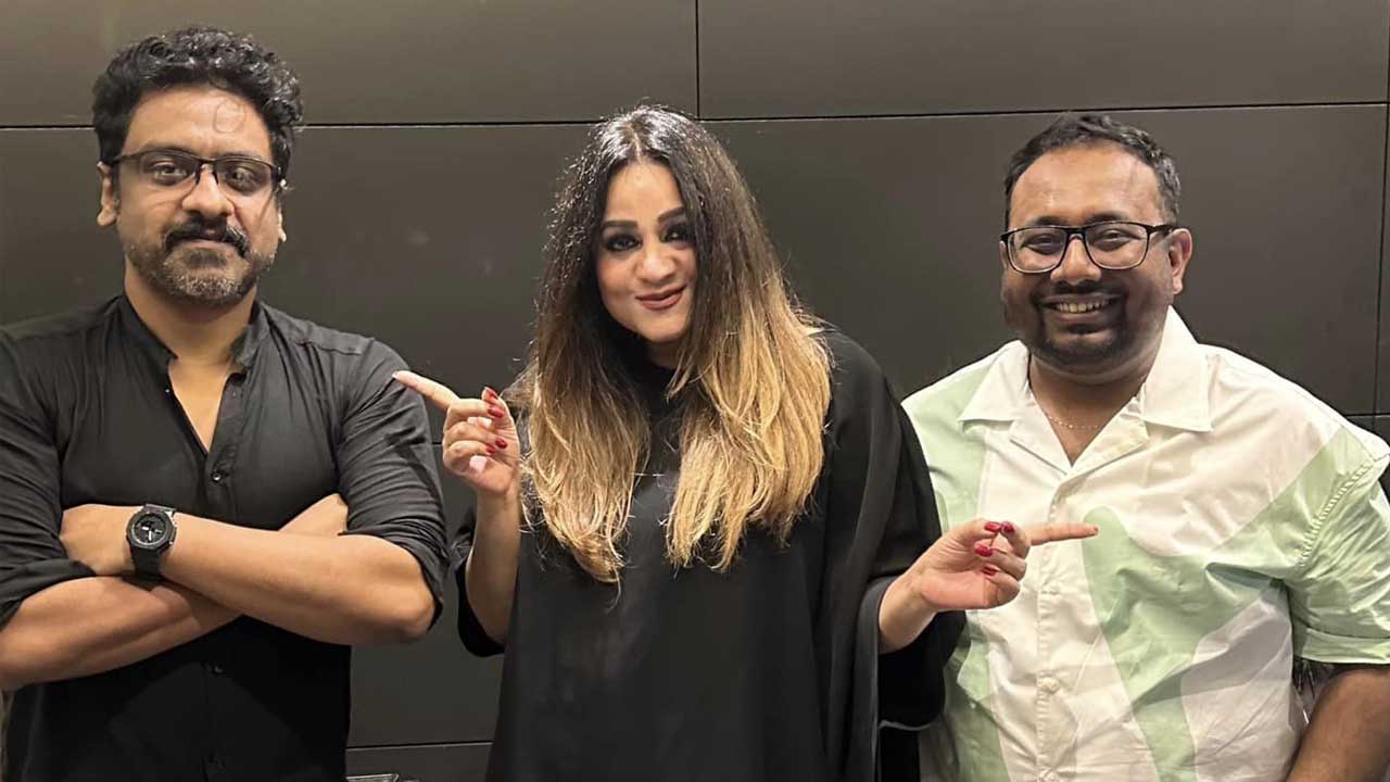 দুই নির্মাতার নাম ঘোষণা করলেন ফারজানা মুন্নী