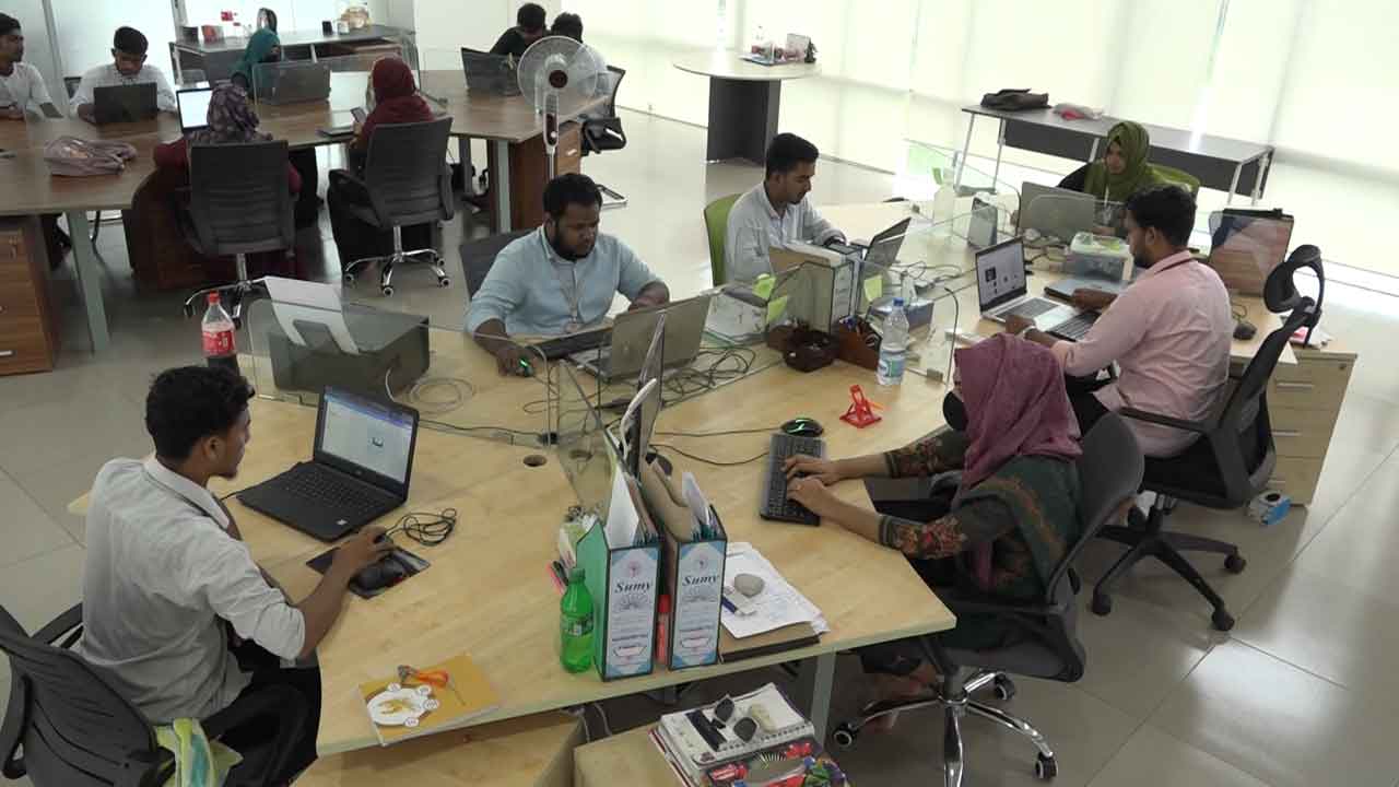 চাকরি না করেই মাসে লাখ টাকা আয়!