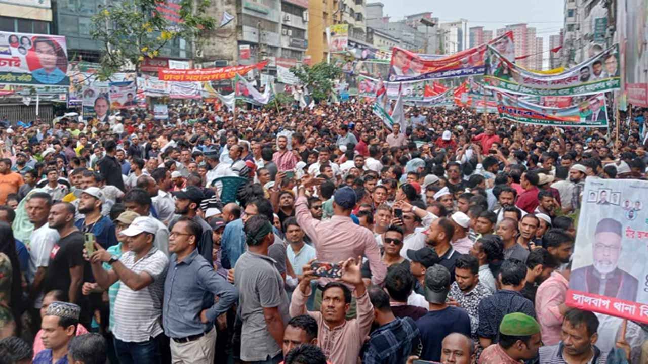 নয়াপল্টনে বিএনপির প্রতিবাদ সমাবেশ।