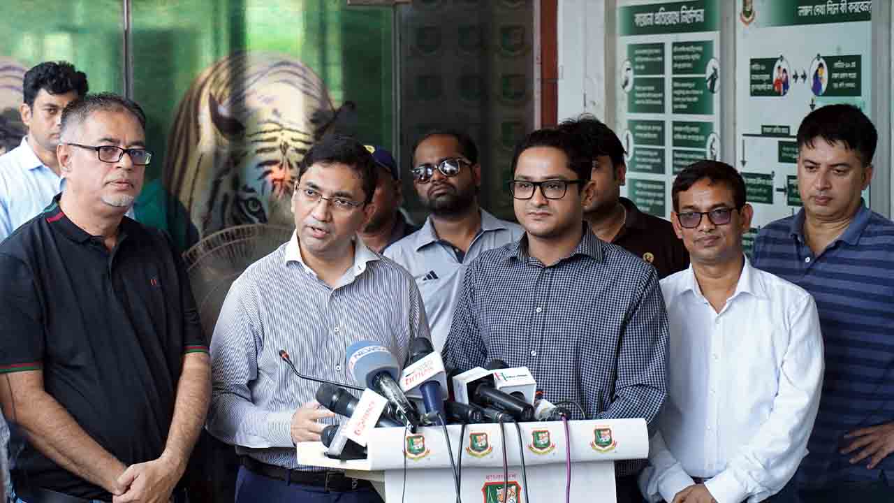 অধিনায়কত্ব ইস্যুতে অস্থিরতা নেই জানিয়েছেন মল্লিক