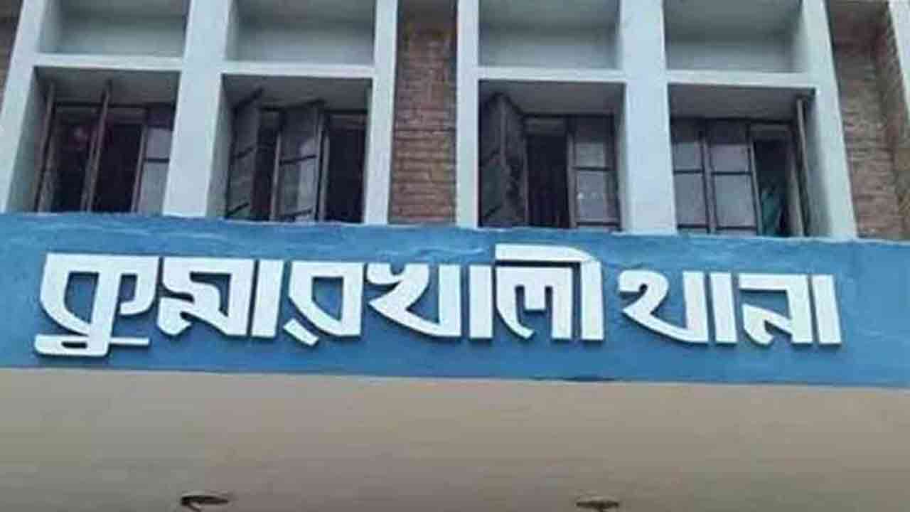 ৫ ছাত্রীর ধূমপানের ভিডিও করে দুই শিক্ষকের মারধর, ভয়ে যা করলেন এক শিক্ষার্থী