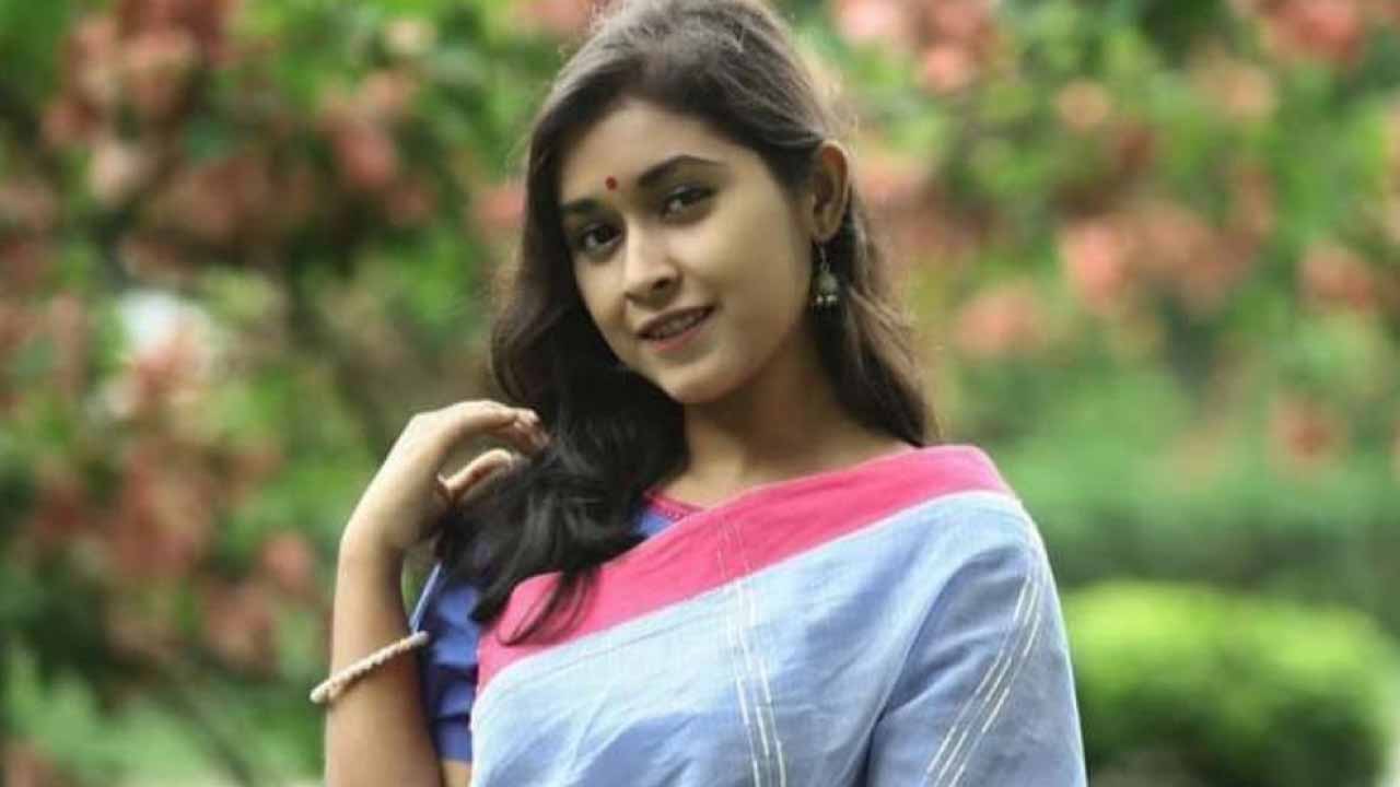 বিয়ের মাস না পেরোতেই ছাদ থেকে পড়ে ইবি ছাত্রীর মৃত্যু