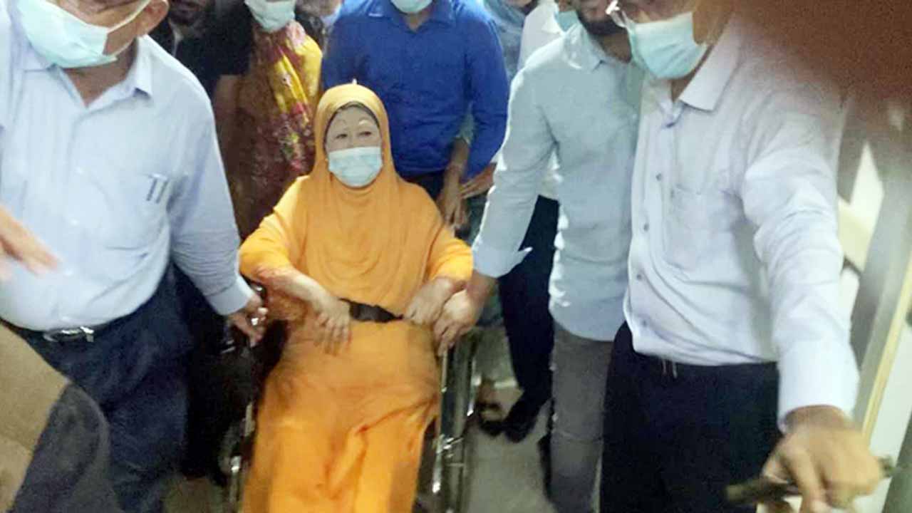 এভারকেয়ার হাসপাতালে খালেদা জিয়া।