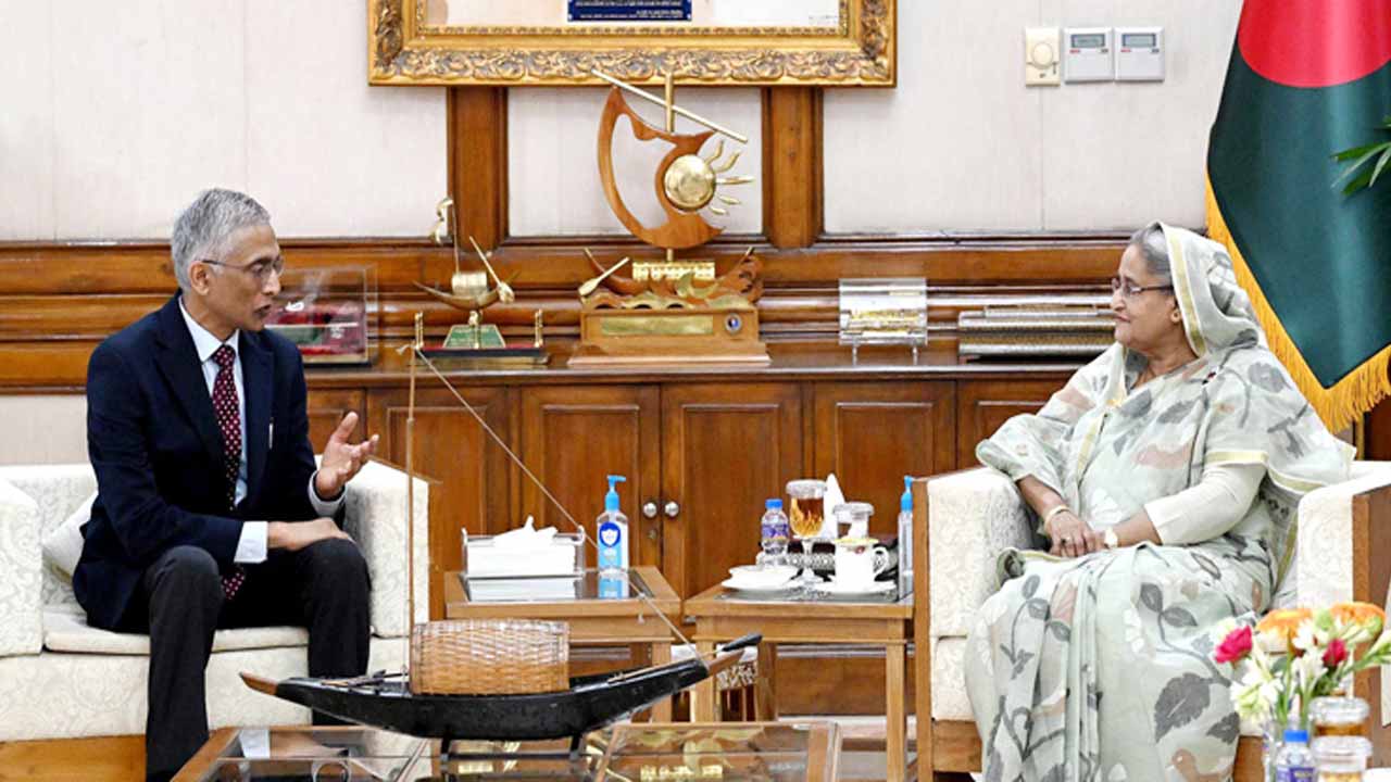 প্রধানমন্ত্রী শেখ হাসিনার সঙ্গে সৌজন্য সাক্ষাৎ করেন বিশ্বব্যাংকের নির্বাহী পরিচালক পরমেশ্বরন আইয়ার।