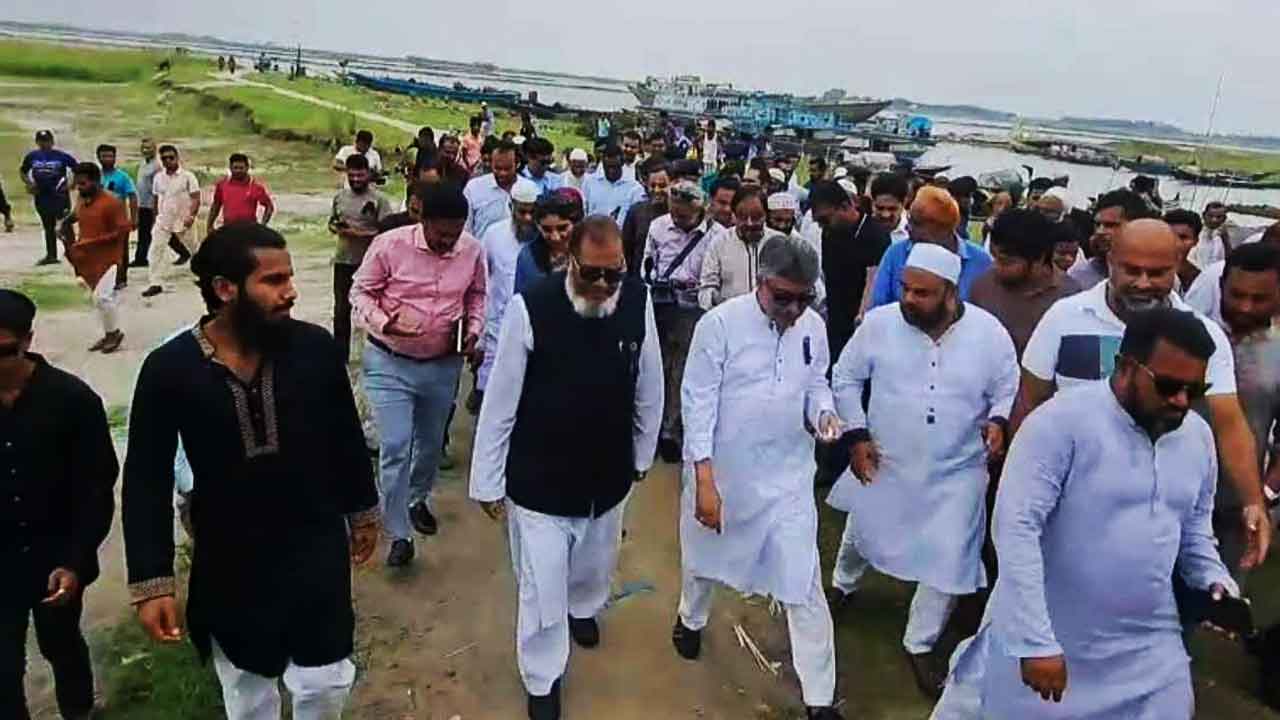 প্রকল্প স্থান পরিদর্শনে মুক্তিযুদ্ধ বিষয়ক মন্ত্রী আ. ক. ম. মোজাম্মেল হক