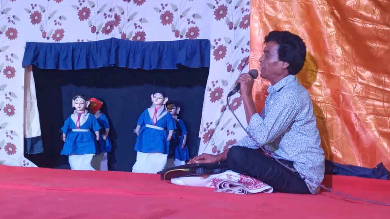 দেখা মিলল হারিয়ে যাওয়া পুতুল নাচের ঝলক