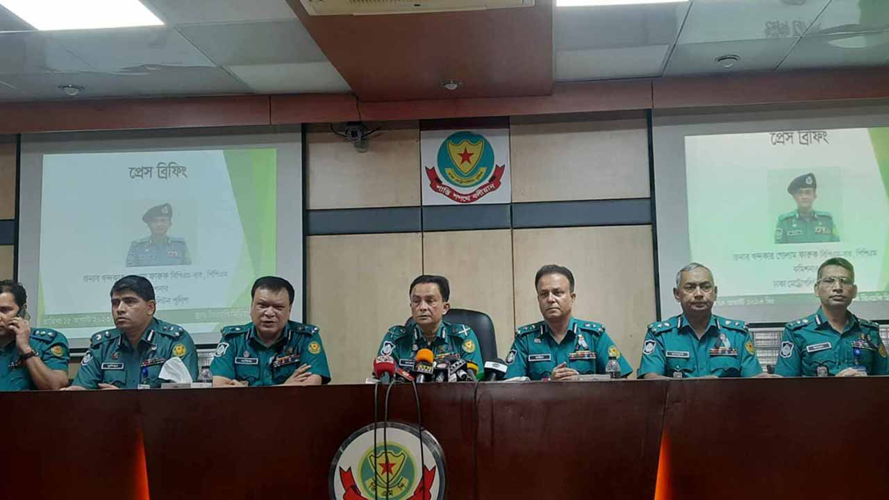 বক্তব্য রাখছেন ডিএমপি কমিশনার।